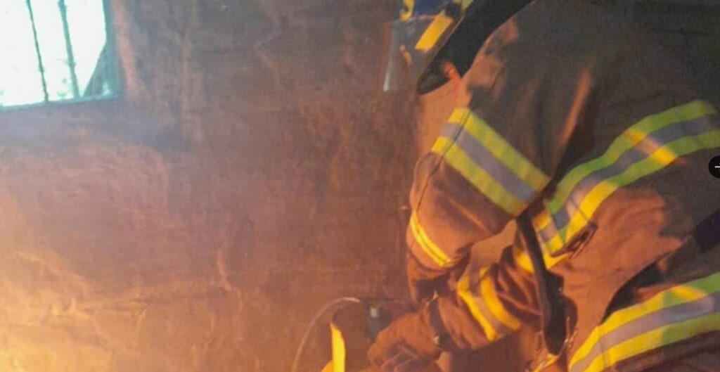 Fuga en cilindro de gas causa incendio en vivienda en Cuscatlán