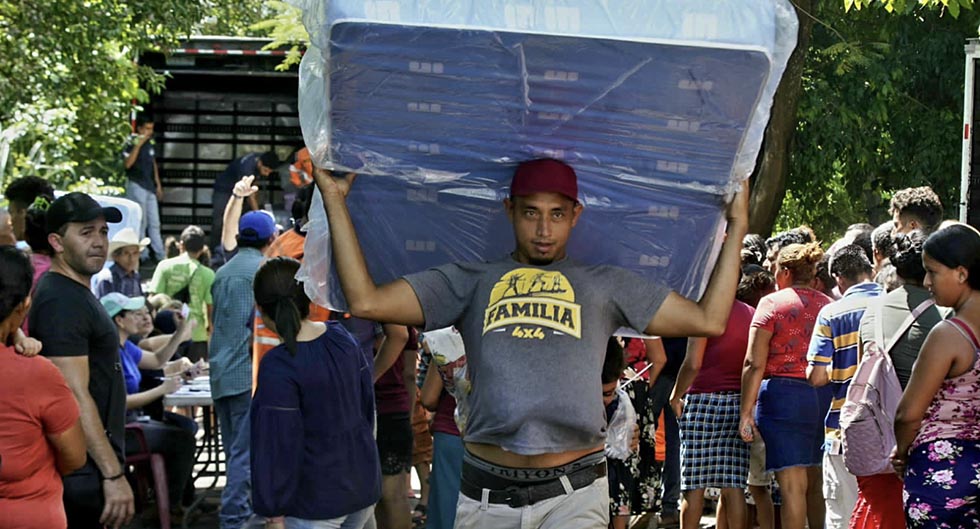 Gobierno entrega ayuda a afectados por lluvias en caseríos aledaños a Puerto Parada, Usulután