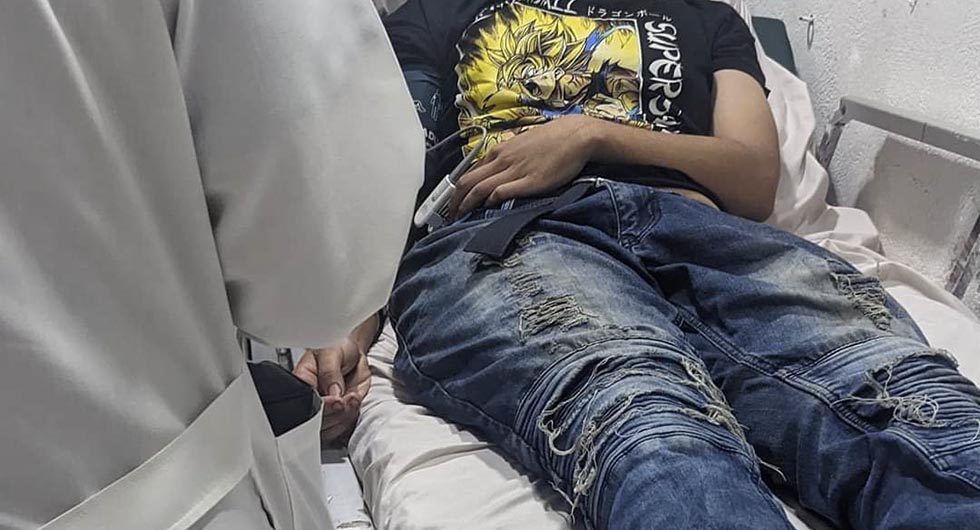 PNC busca a un exagente que golpeó salvajemente a motociclista en Santa Ana