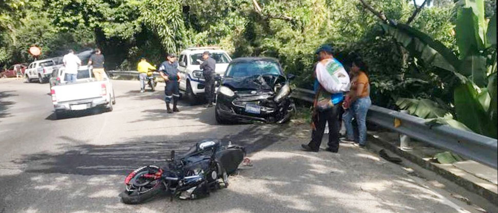 Borracho al volante provoca accidente en carretera a Los Planes de Renderos