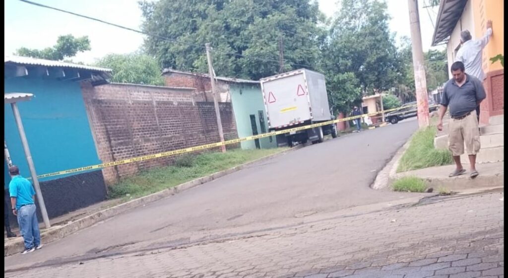 Cae de la motocicleta y pierde la vida en Jiquilisco, Usulután