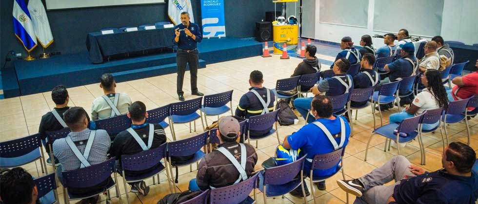 Capacitan a más motociclistas en movilidad segura