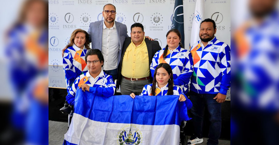 Atletas que representarán a El Salvador en parapanamericanos reciben pabellón nacional