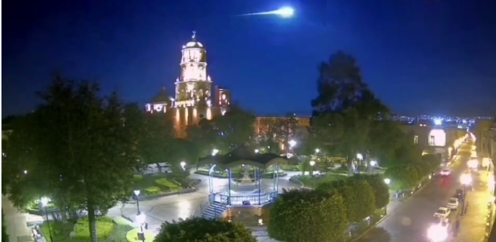 Supuesto meteorito ilumina el cielo de México (VIDEO)