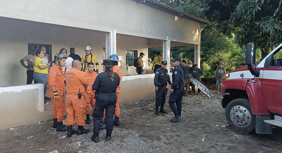 Un hombre muere y otro resulta herido tras caer dentro de pozo en Sonsonate