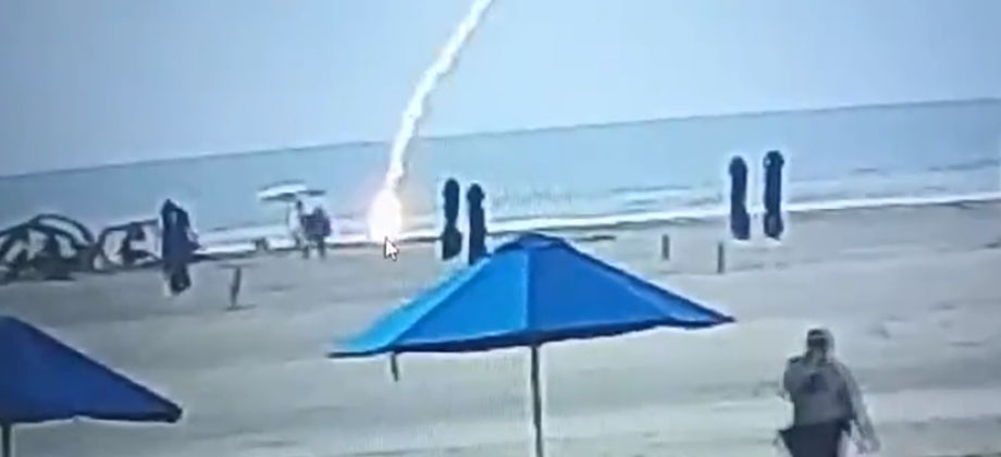 Mujer pierde la vida al ser impactada por rayo en playa de Colombia