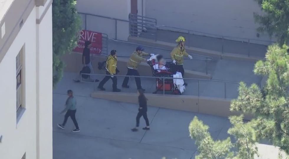 Tres estudiantes son apuñalados en escuela secundaria de Los Ángeles