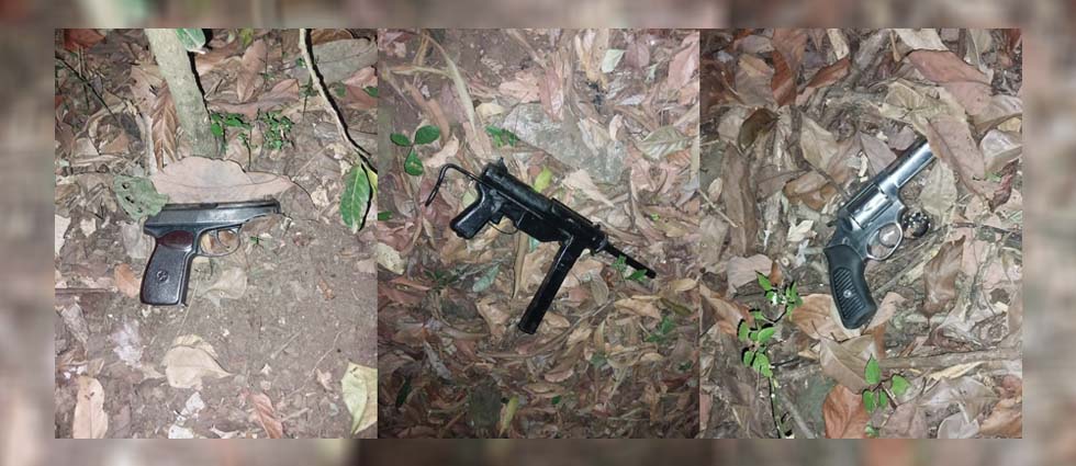 Hallan una subametralladora y otras armas en Santa Ana