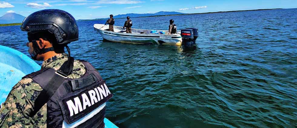 Marina busca a pescador desaparecido en bocana de Usulután