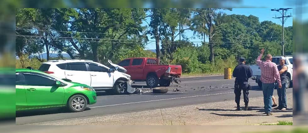 Dos lesionados deja accidente de tránsito en la carretera Panamericana