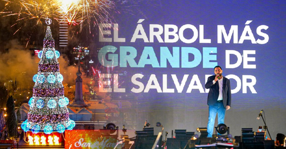 Así fue el encendido del árbol de navidad más grande de El Salvador