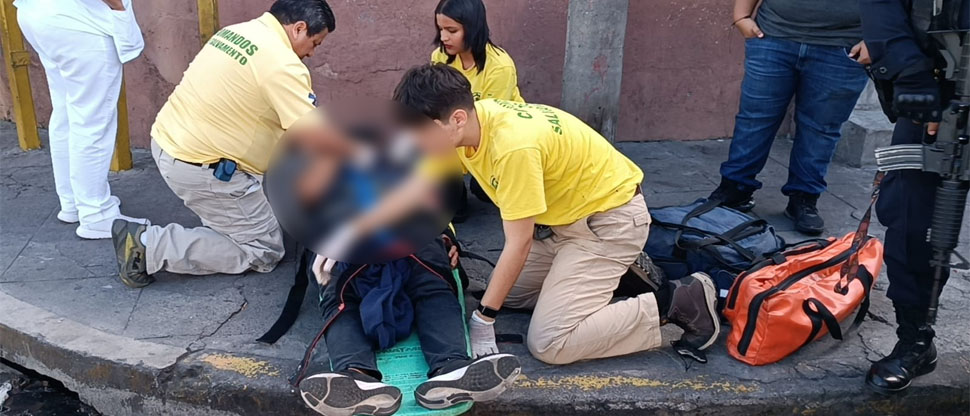 Motociclista resulta con múltiples lesiones tras accidentarse 