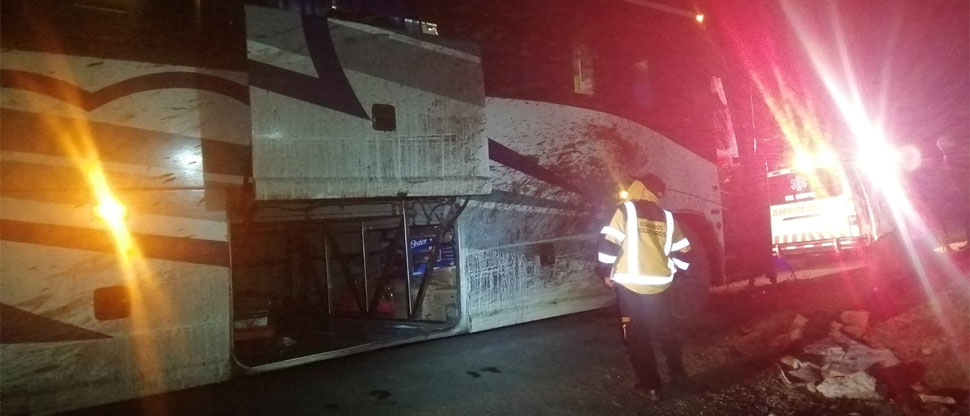 Bus se accidenta en Guatemala debido a capa de hielo que se formó sobre la carretera