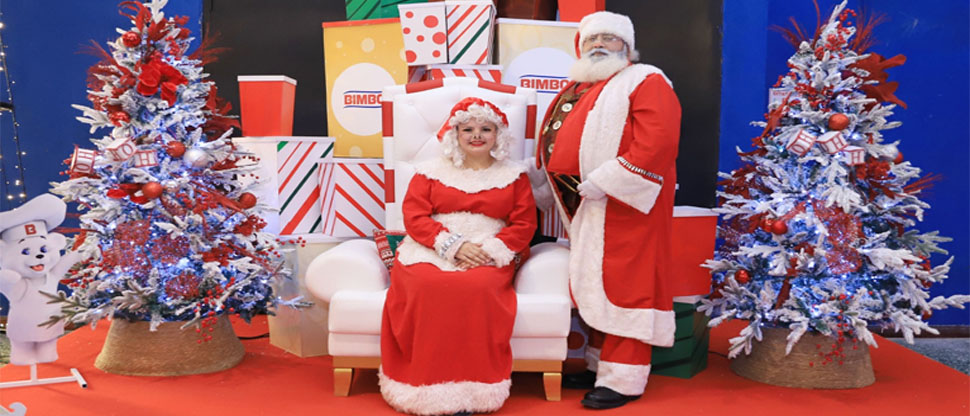 Chicos y grandes disfrutan la Navidad en la Casa de Santa ubicada en el Centro Histórico
