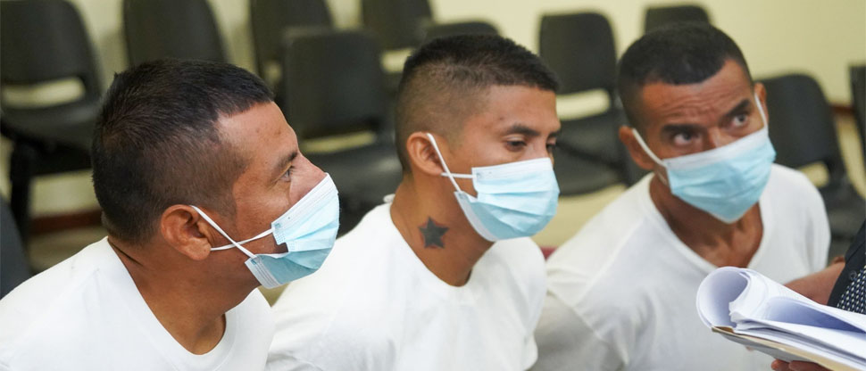 Condenan a 10 años de cárcel a ecuatorianos transportando sustancias ilegales en narcolancha