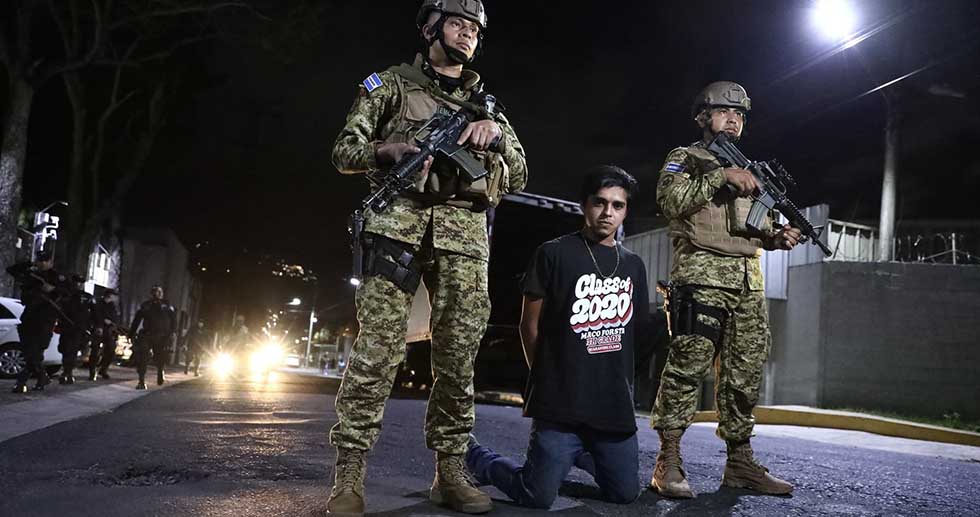 Capturan a sujeto que fue captado pidiendo el DUI a repartidor en Santa Tecla