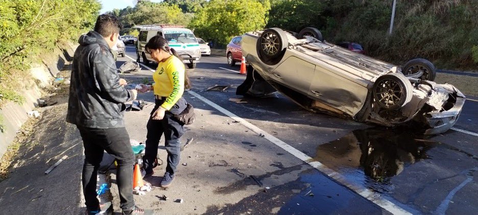 Conductor pierde el control y vuelca en carretera de Oro | Noticias ...