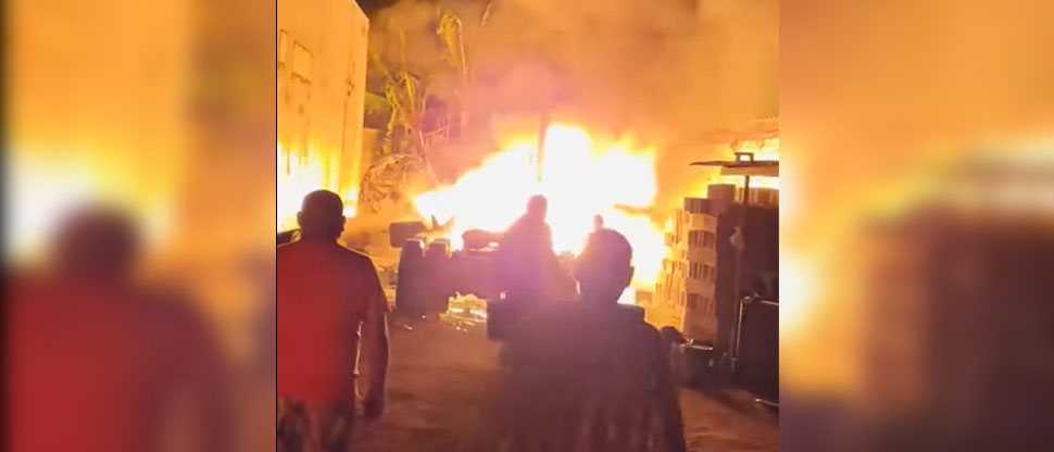 Incendio reduce a cenizas taller automotriz en Nejapa