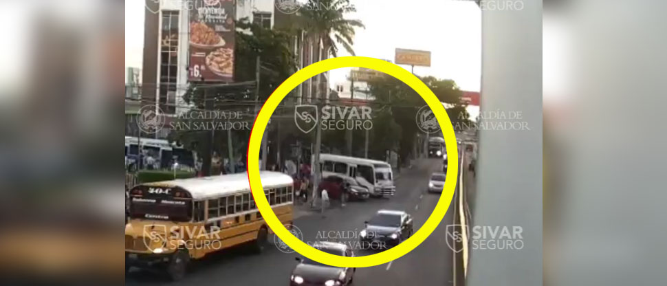Captan choque provocado por microbusero tras realizar giro de forma imprudente 