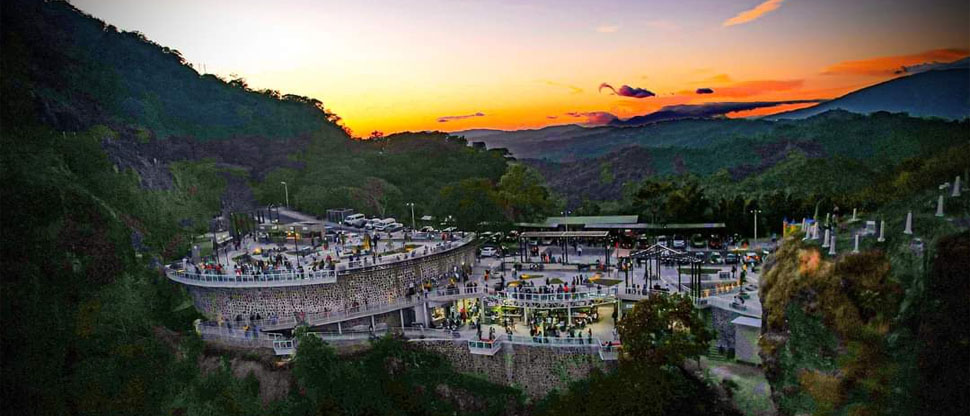 Qué linda vista, Kimy Leveron disfruta de la renovada Puerta del Diablo