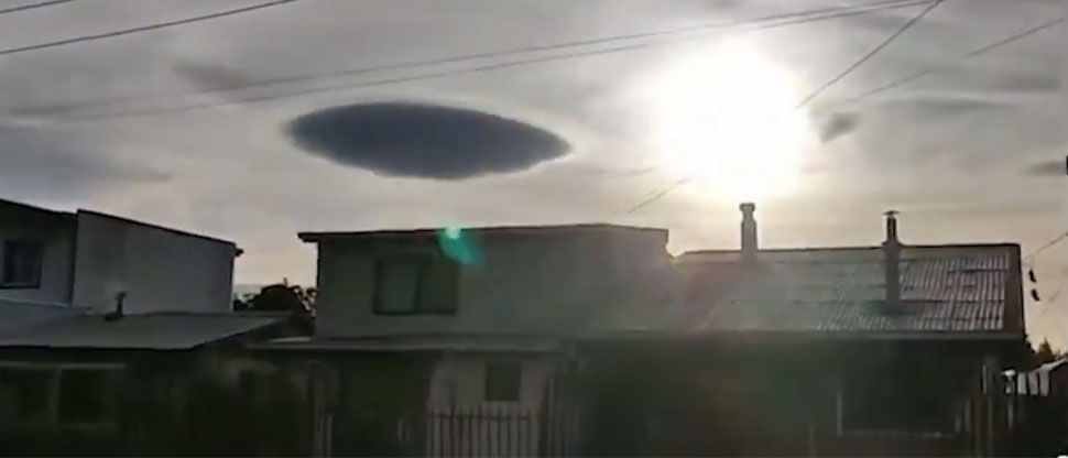 Extraña nube con forma de platillo volador causa alarma en Chile