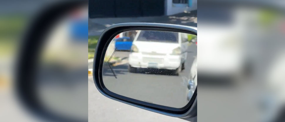 Denuncian a motorista de panelito manejando en sentido contrario