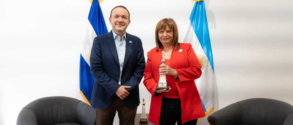Nueva ministra de seguridad argentina se reúne con su homólogo salvadoreño Gustavo Villatoro