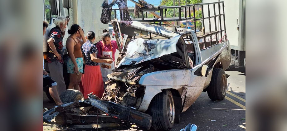 Imprudencia de conductor deja dos lesionados en fuerte choque en San Miguel