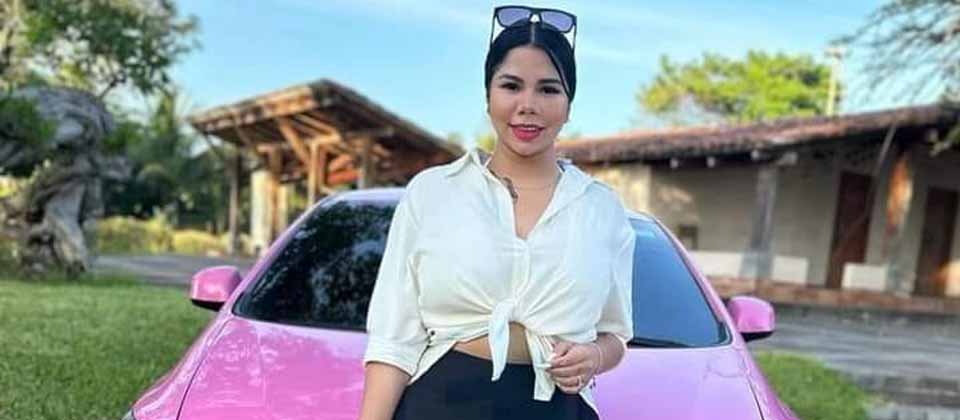 Soyapaneca Abigail Mancía revela que le gustaría una liposucción