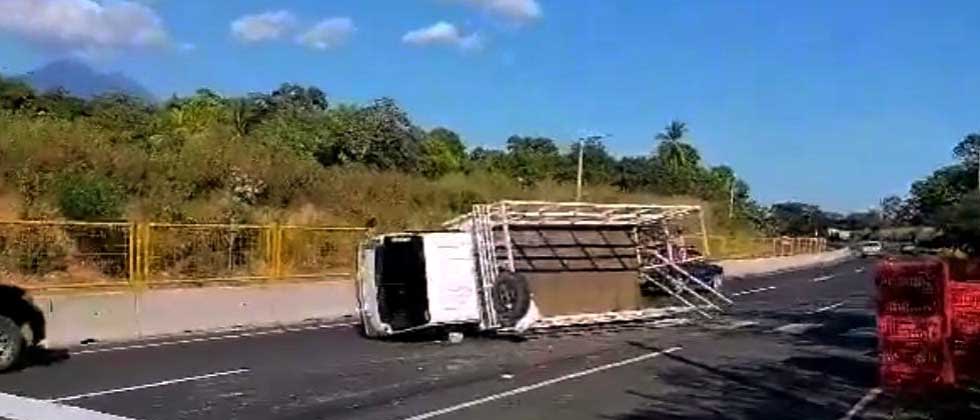 Dos personas lesionadas tras aparatoso accidente de tránsito