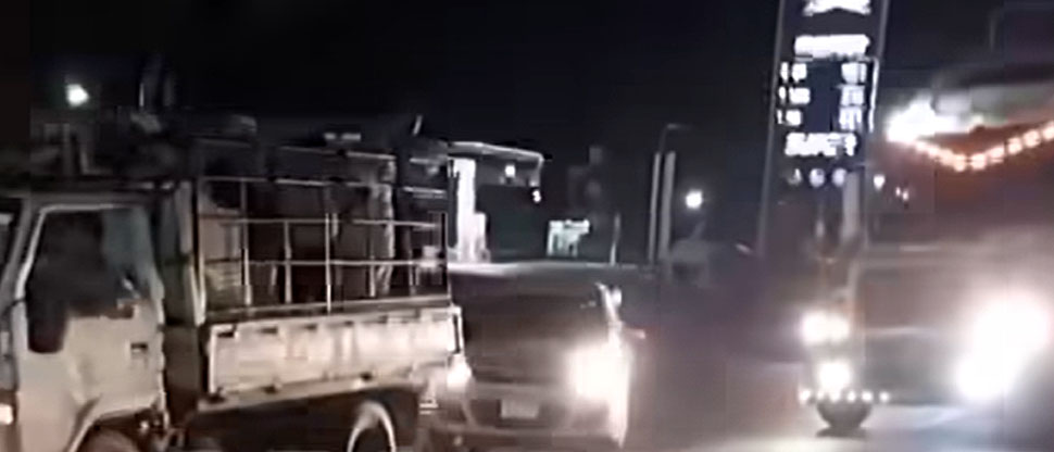 Conductor huye tras atropellar a un hombre en carretera a Sonsonate