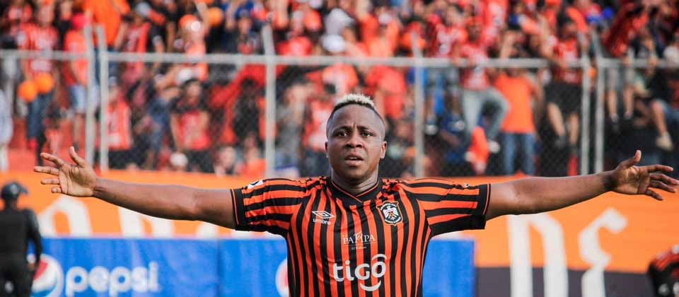 Exdelantero de Águila confiesa que no le fue bien en Irak y regresa a El Salvador