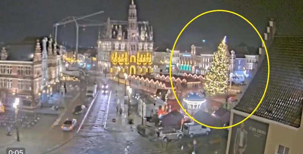 VIDEO: Mujer pierde la vida tras caerle un árbol de Navidad en Bélgica