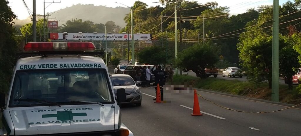 Joven pierde la vida atropellado en Autopista a Comalapa