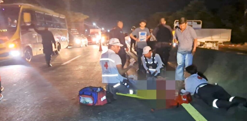Hombre pierde la vida tras ser atropellado en carretera a Quezaltepeque