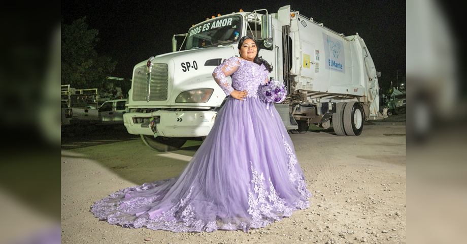 Quinceañera realiza homenaje a su padre por su esfuerzo para hacerle su fiesta