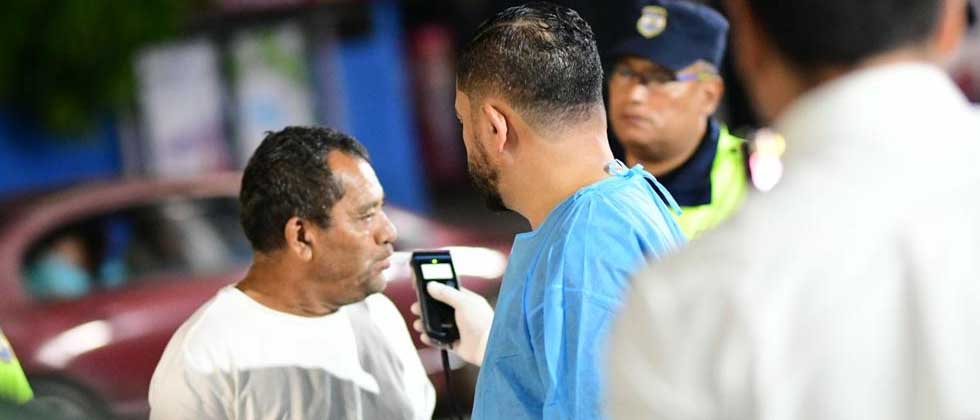 Redoblan controles vehiculares para detectar conductores peligrosos este fin de año