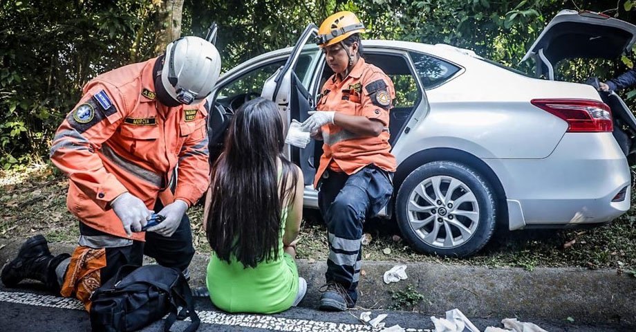 Desperfectos en vehículo provocan fuerte accidente en carretera al Boquerón