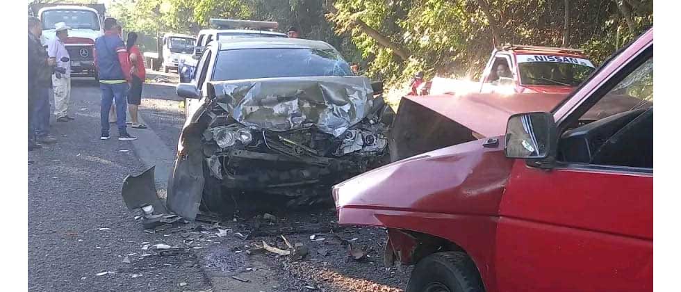 Dos personas lesionadas tras choque frontal en San Miguel