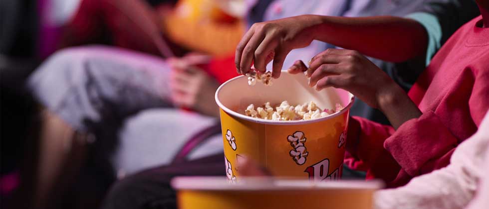 Cadena de cine es multada por impedir el acceso con comida del exterior