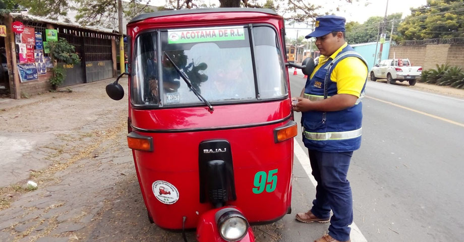 Denuncian a mototaxistas que incrementaron la tarifa hasta $2.00 por persona en Ahuachapán