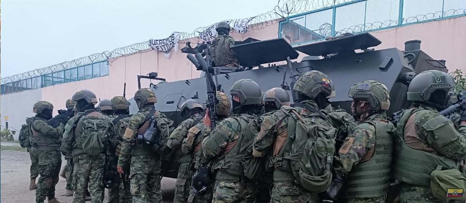 Soldados y policías incursionan en zona más violenta de Ecuador