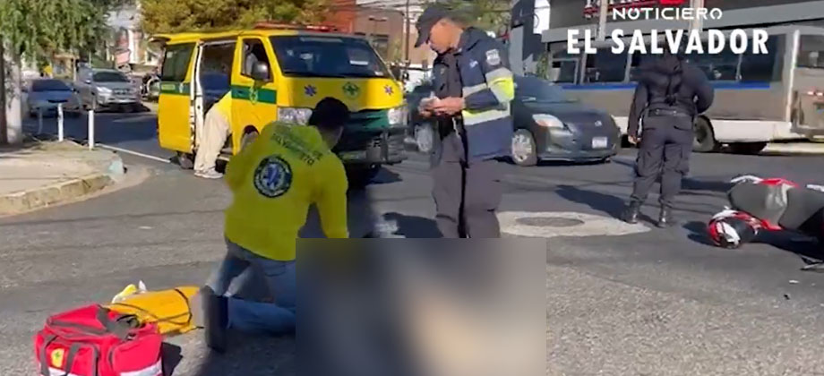 Automovilista provoca grave accidente por no respetar señal de alto