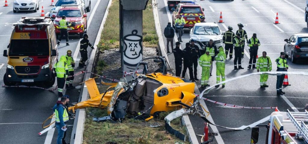 Helicóptero se desploma en una autopista de Madrid, España