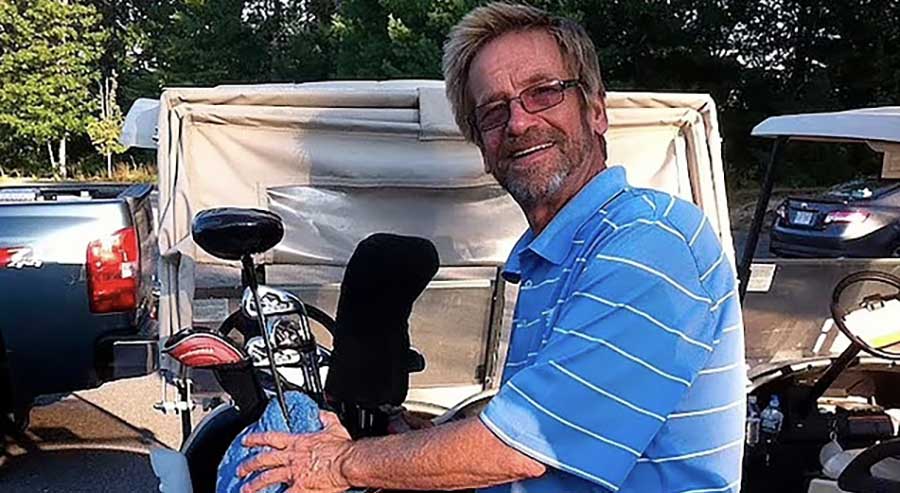 En su lecho de muerte, hombre confesó a su hija que robó un banco y pasó prófugo por 50 años