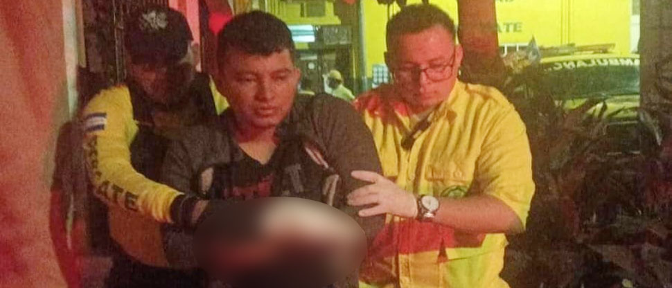 Joven pierde varios dedos de su mano al explotarle un mortero