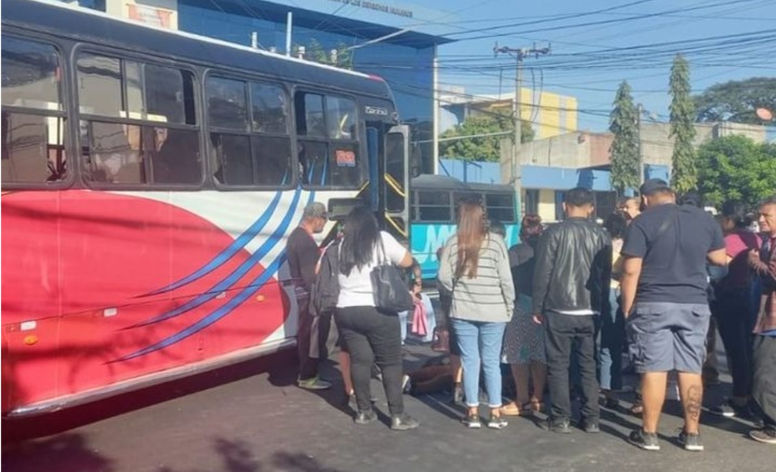 Busero atropella a una señora esta mañana cerca del redondel Don Rúa ...