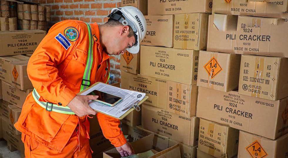Autoridades inspeccionan coheterías en Santa Ana