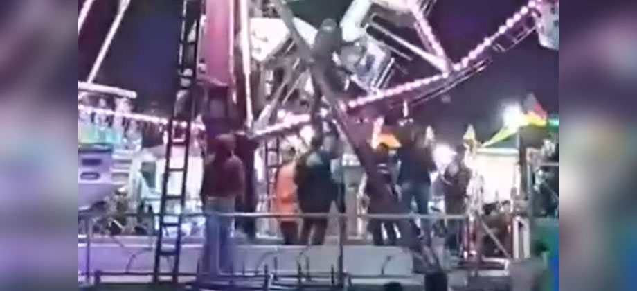 Jovencita se lesiona la espalda al caer de juego mecánico en México