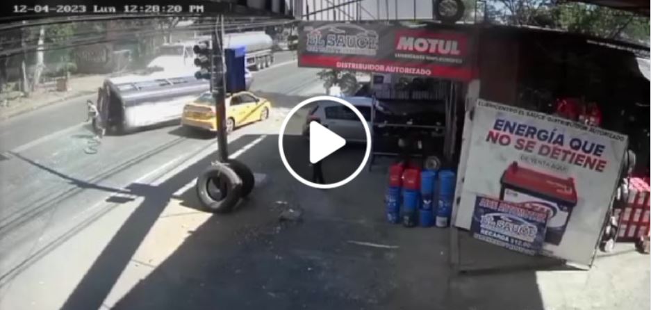 Revelan cómo ocurrió el aparatoso accidente en bulevar Roosevelt de San Miguel (VIDEO)